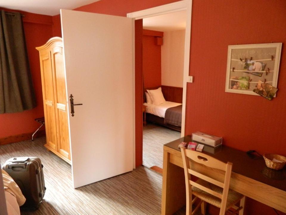 Logis - Auberge Du Colombier グイネス 部屋 写真