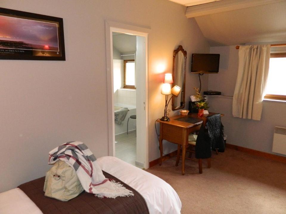 Logis - Auberge Du Colombier グイネス 部屋 写真