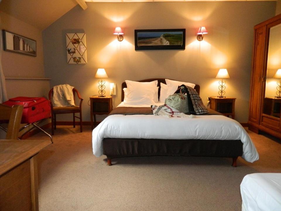 Logis - Auberge Du Colombier グイネス 部屋 写真